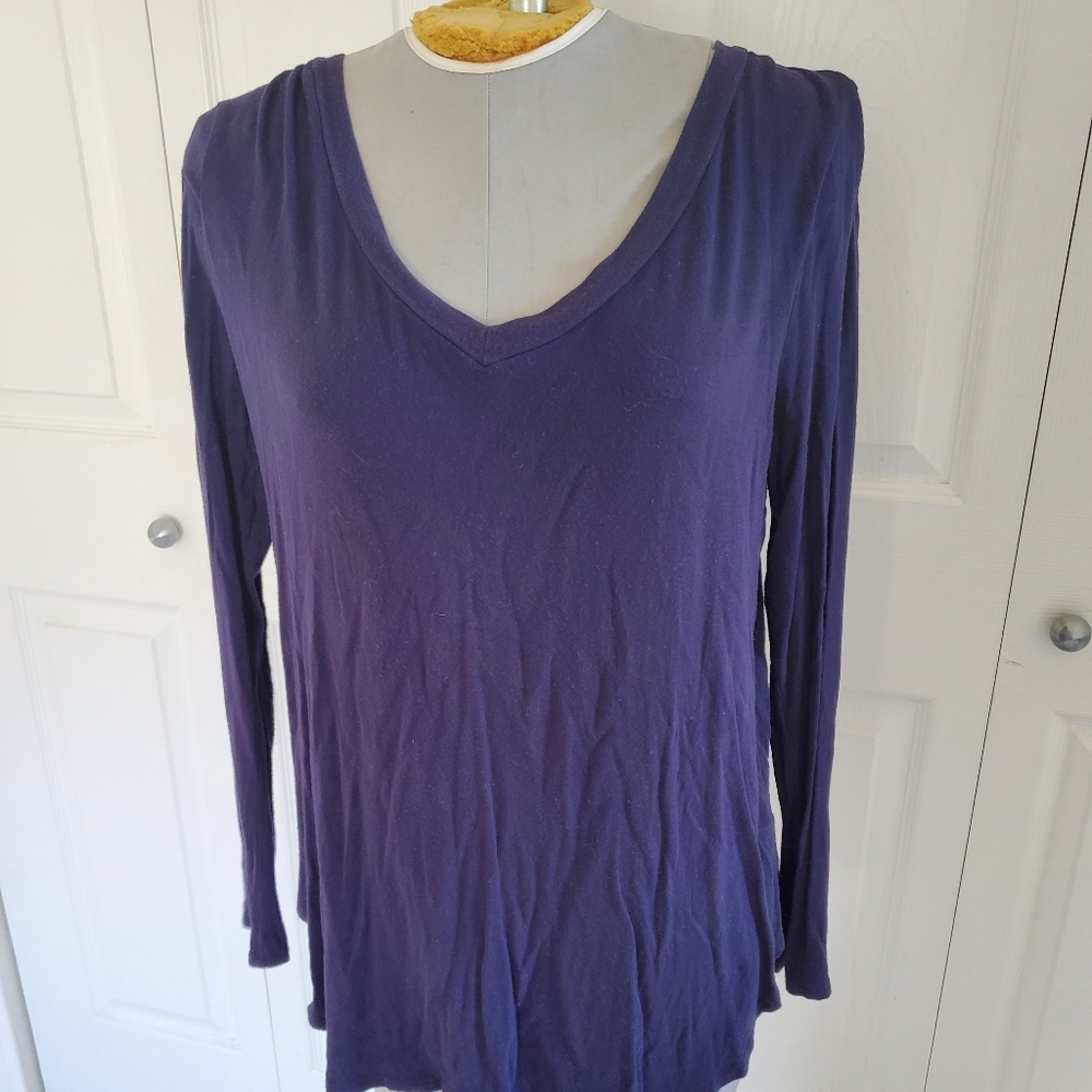 Ladies v-neck long-sleeved shirt. Super soft! Size XL